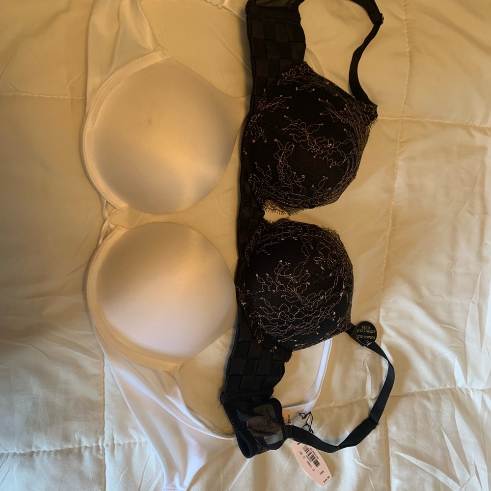 Victoria’s Secret lot of 2 bras NWT 32B
